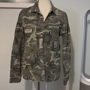 Camouflage long sleeve button down Shirt/jacket